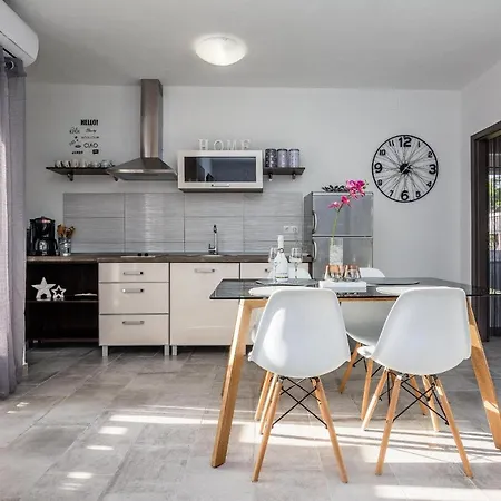 Vucetic Apartment Vir